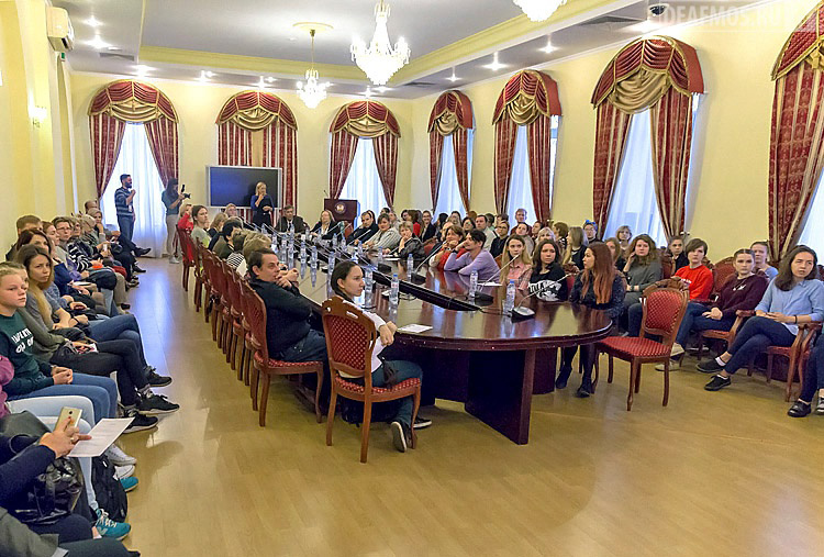 Кто такой неслышащий переводчик?