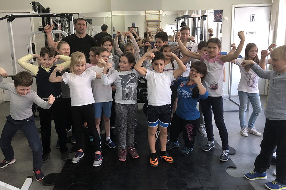 Мастер-класс по пауэрлифтингу и футболу среди незрячих прошел в московской школе № 709 Мастер-класс по пауэрлифтингу и футболу среди незрячих прошел в московской школе № 709