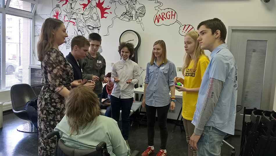 Про корову, комплименты и «обнимашки»: дети с инвалидностью вышли на зарядку Про корову, комплименты и «обнимашки»: дети с инвалидностью вышли на зарядку