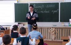 Жестовому языку научились первоклассники