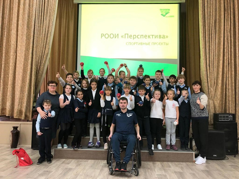 Играют все: как прошел урок параспорта по бочча