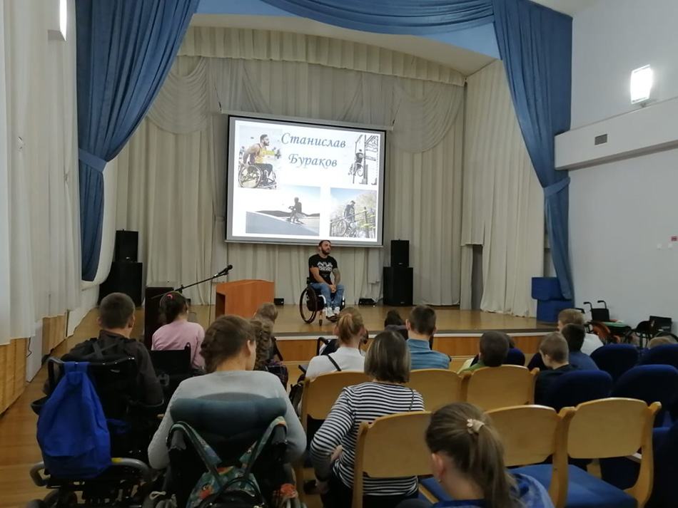 В Петербурге прошел урок по адаптивному вейкборду В Петербурге прошел урок по адаптивному вейкборду