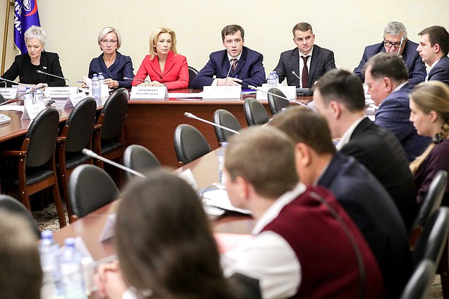 Участники лидерской программы «Перспективы» рассказали о волнующих молодежь с инвалидностью вопросах в Госдуме Участники лидерской программы «Перспективы» рассказали о волнующих молодежь с инвалидностью вопросах в Госдуме