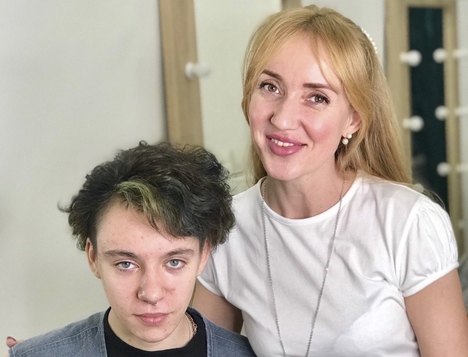 Пряди цвета «синий электрик»: как Перспектива исполняет мечты Пряди цвета «синий электрик»: как Перспектива исполняет мечты