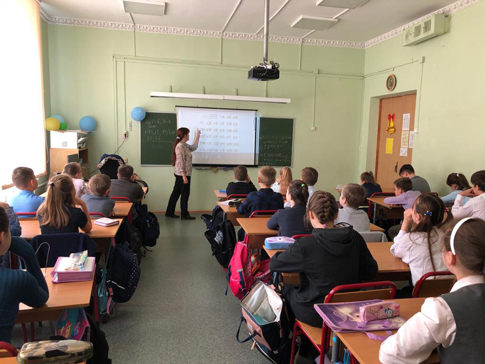 Поем без слов и учимся этикету общения