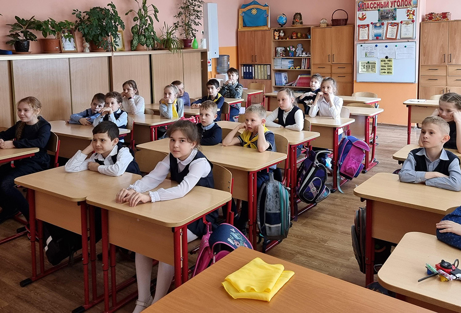 Дружить и помогать: цикл Уроков доброты в школе № 2010