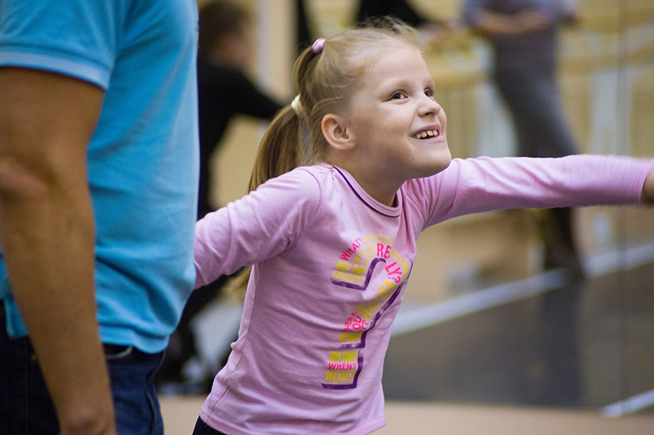 Играть вместе